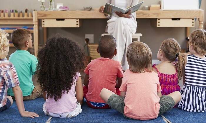 ninos-de-escuela-infantil-atendiendo.jpg
