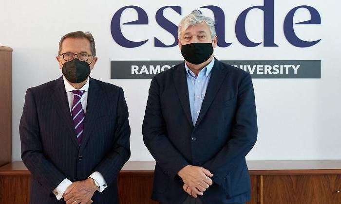 Foto_Esade_Firma.jpg