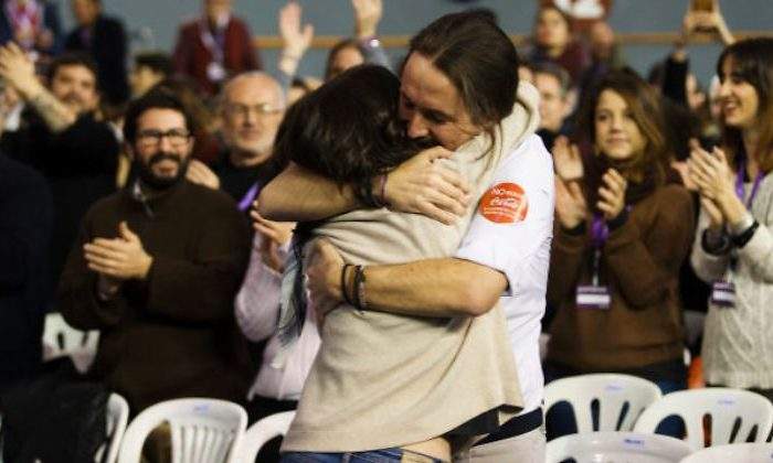 pablo-iglesias-irene-montero-abrazo-efe.jpg