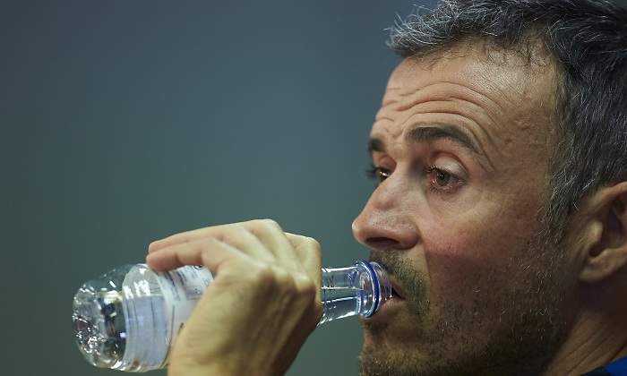 luis-enrique-bebe-agua-rp-hercules-efe.jpg