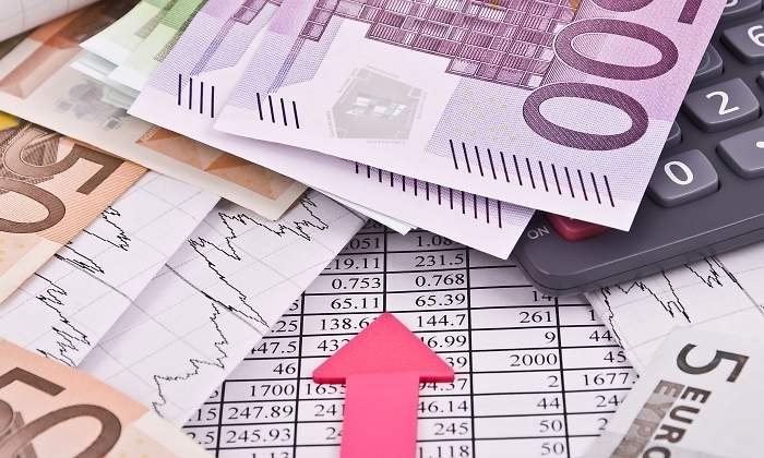 billetes-calculadora-numeros-dreamstime.jpg