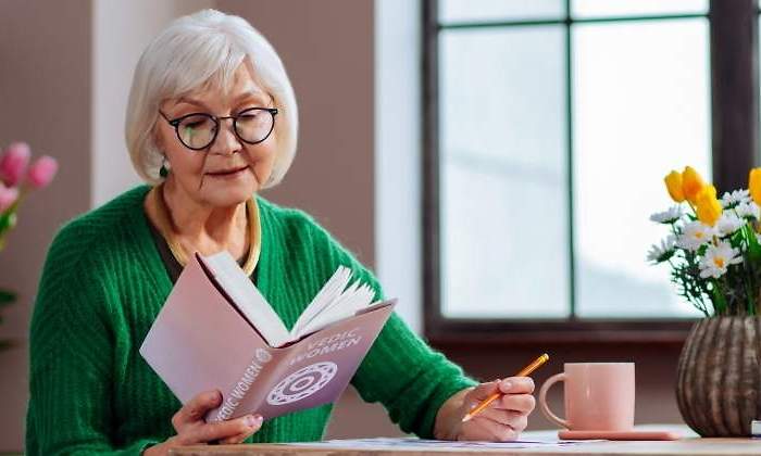 anciana-leyendo.jpg