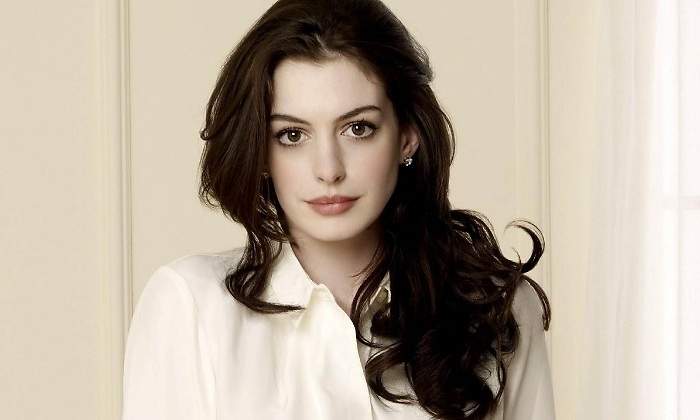 anne-hathaway-cara.jpg