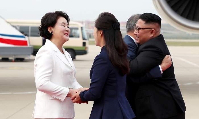 coreas-abrazo-reuters.jpg