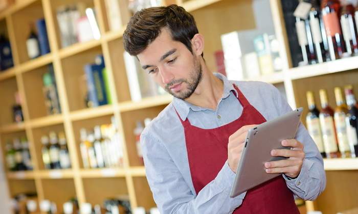 autonomo-tablet-libreria-dreamstime.jpg