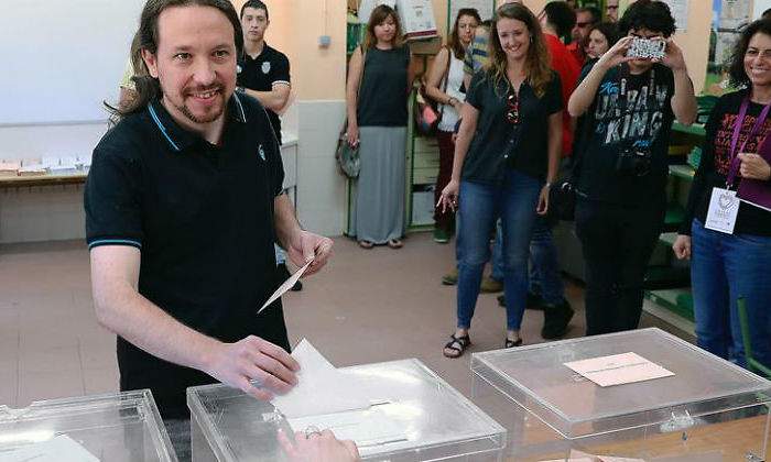 iglesias-pablo-votan-elecciones-efe.jpg