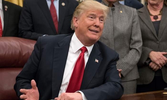 trump-despacho-oval-ene17-efe.jpg