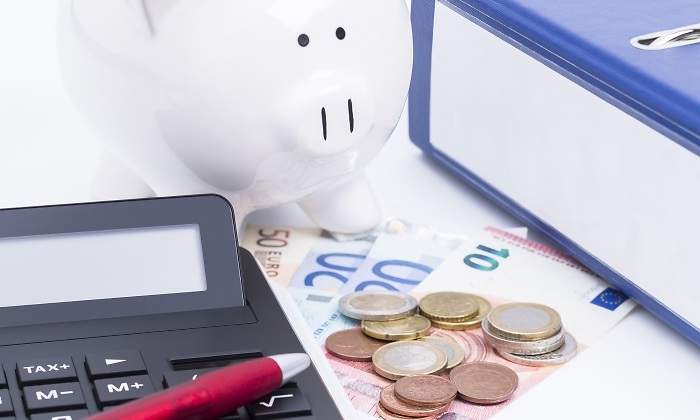 hucha-calculadora-archivadores-dreamstime.jpg