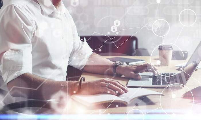 autonomo-oficina-trabajo-graficos-dreamstime.jpg