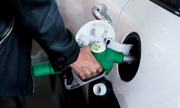 gasolina-repostaje-gasolineras-baratas-espana-ep.jpg