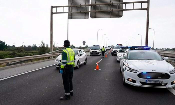 EuropaPress_3982638_agentes_guardia_civil_trafico_archivo-1.jpg
