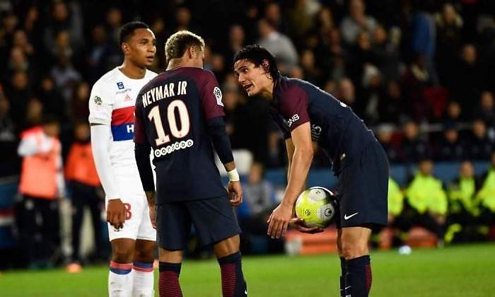 Cavani-Neymar-2017-Getty-enfado-Penalti.jpg