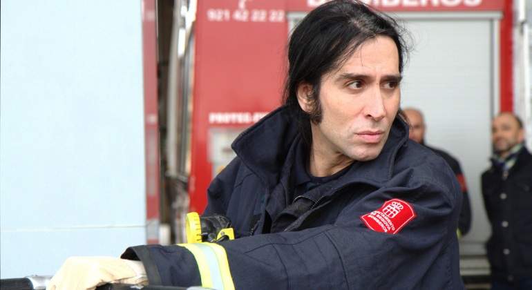 Mario Vaquerizo se une al cuerpo de bomberos en la próxima entrega de 'Trabajo Temporal'