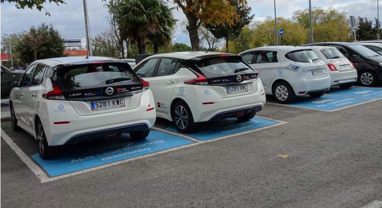 Vehículos de 'carsharing' de ALD Automotive en la sede de Majadahonda.