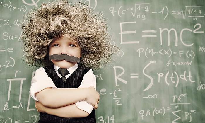 Un-nino-pequeno-disfrazado-como-un-genio-iStock.jpg