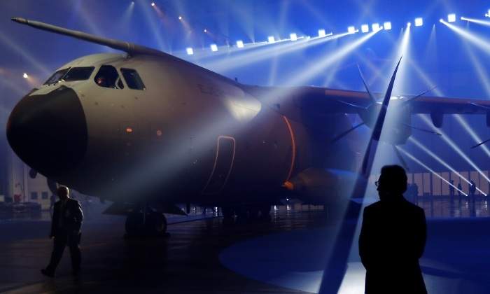 airbus-A400M-luces-reuters.jpg