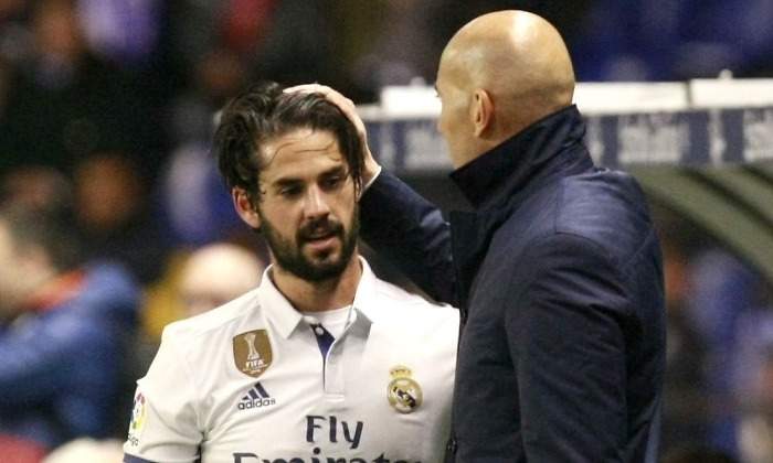Isco-saluda-Zidane-2017-Riazor-EFE.jpg