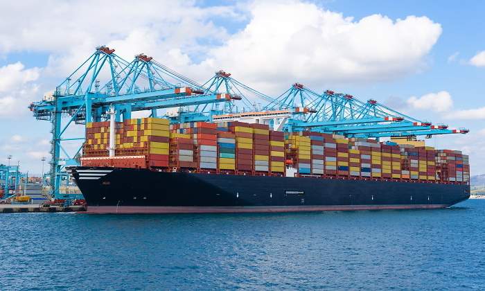barco-portacontenedores-suministro.jpg