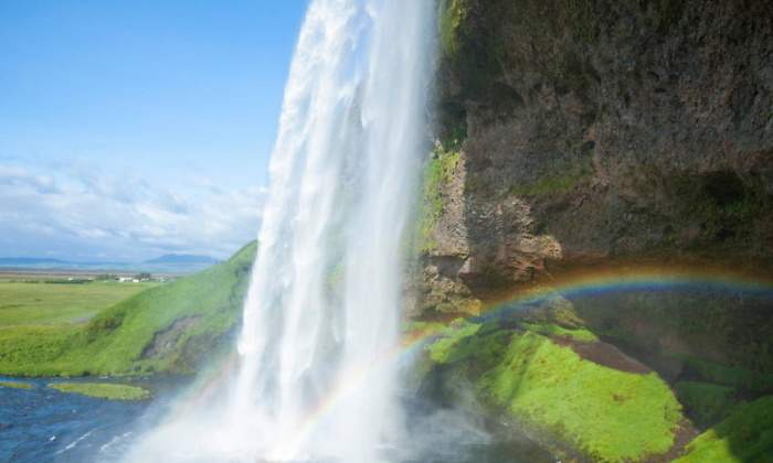 cascada-agua-arcoiris.jpg