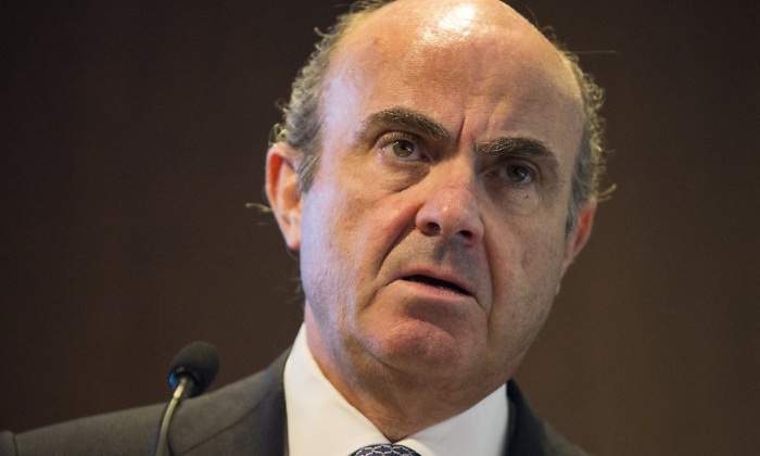 guindos-micro-fondo-marron.jpg