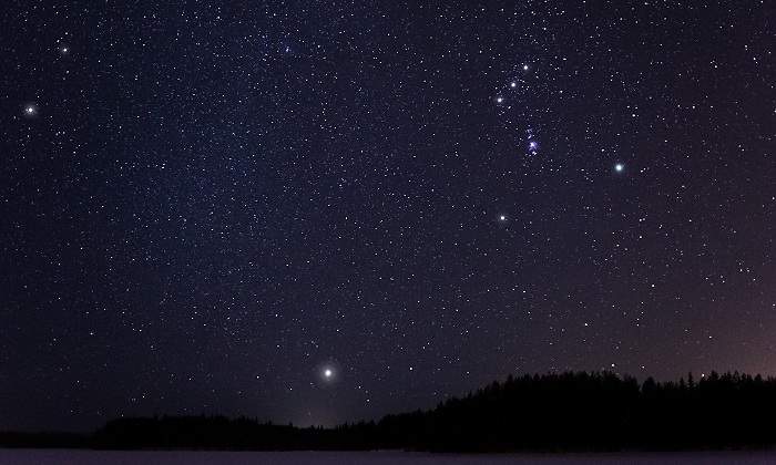 El-cielo-despejado-por-la-noche-iStock.jpg