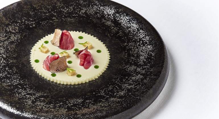 Láminas de Vaca Retitnta con Emulsión de Queso Payoyo y Trufa