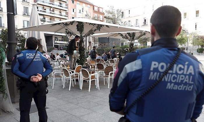 policia-madrid-terraza-coronavirus-efe.jpg