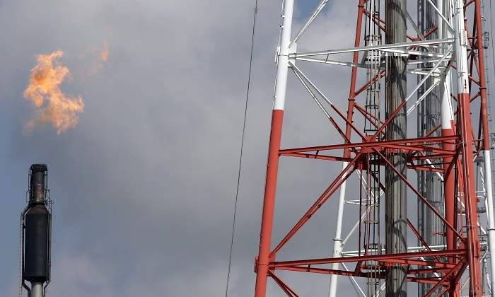 refineria-echa-fuego-reuters.jpg