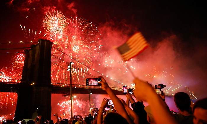 fuegos-artificales-dia-independencia-eeuu-puente-brookly-nueva-york-4julio2019-reuters-770x420.jpg