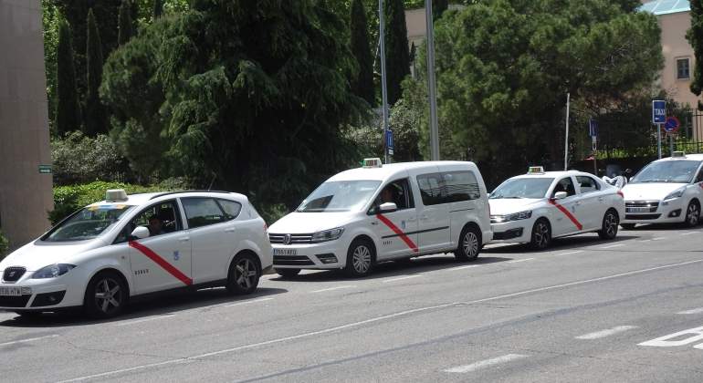 Taxis de Madrid en una parada.