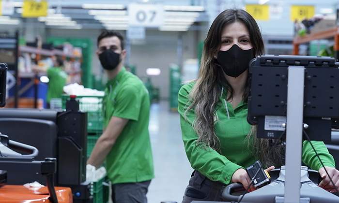 mercadona-empleados-mascarillas-corporativas.jpg