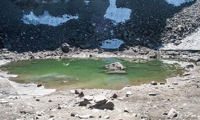 lago-roopkund-esqueletos-wikimedia-Schwiki.jpg