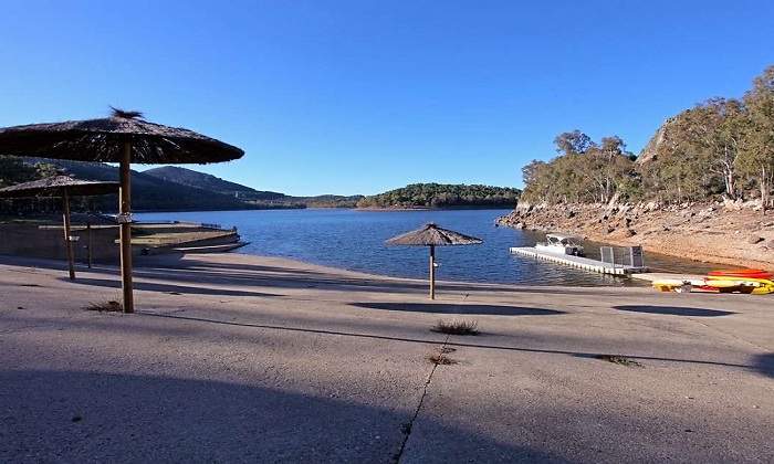 Playa_de_Puerto_Pena_Talarrubias.jpg