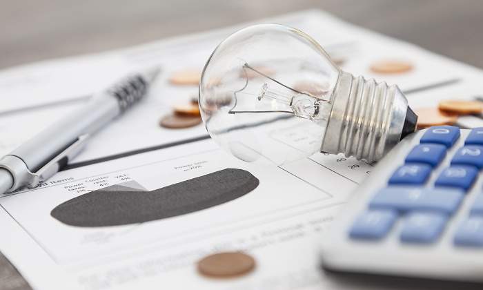 calculadora-luz-istock.jpg
