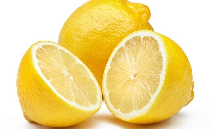 Un-limon-cortado-por-la-mitad-iStock.jpg