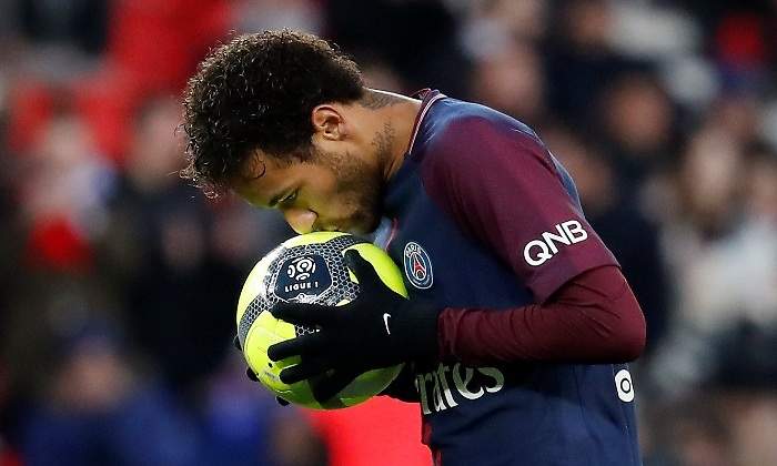 neymar-besa-balon-psg-reuters.jpg