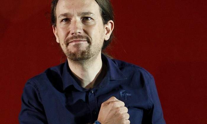 pablo-iglesias-puno-granate-efe.jpg