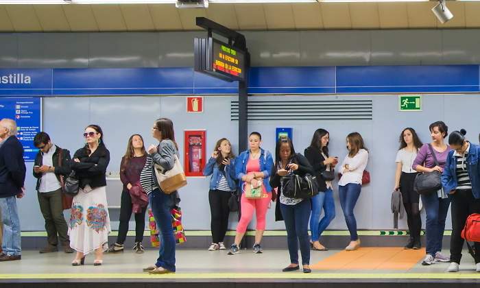 gente-metro-istock.jpg