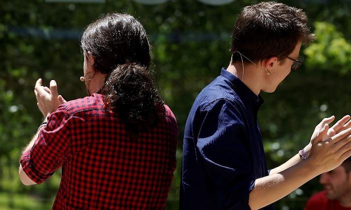 iglesias-errejon-espalda-reuters.jpg