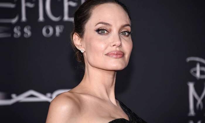 angelina-jolie-bomba-canarias-770.jpg