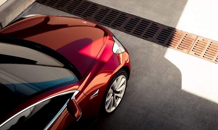 tesla-model-3-tesla-2.jpg