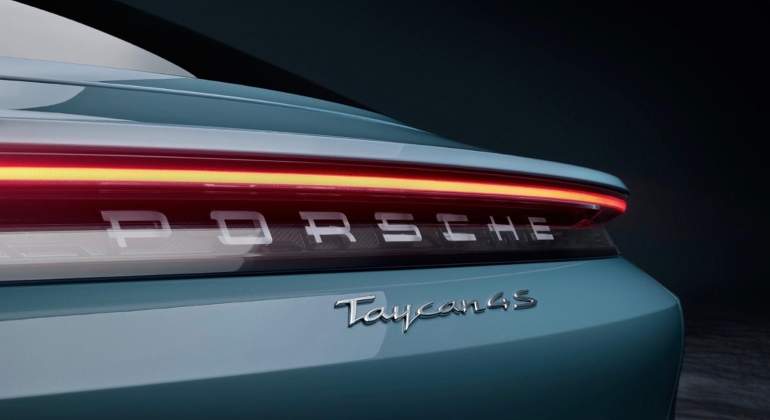 Trasera del Porsche Taycan 4S.