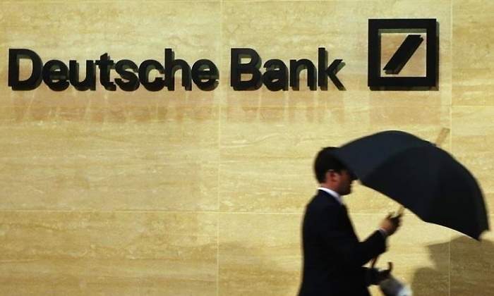 deutsche-bank-paraguas-bonita.jpg