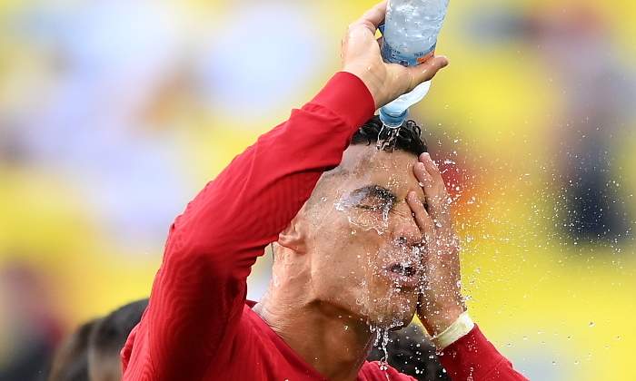 cristiano-botella-agua-portugal-eurocopa-getty.jpg