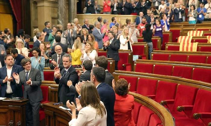 parlament-aprueba-referendum-efe.jpg