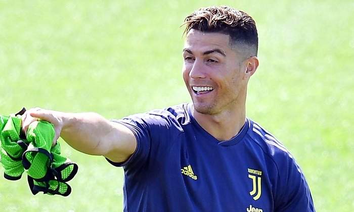 cristiano-juventus-senala-risa-efe.jpg