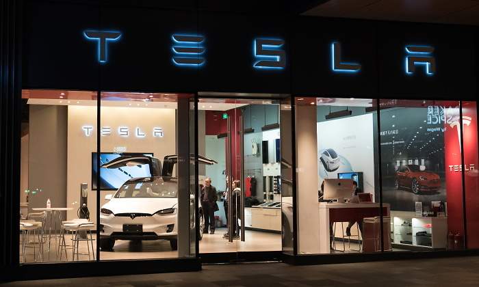tesla-dreamstime-1.jpg