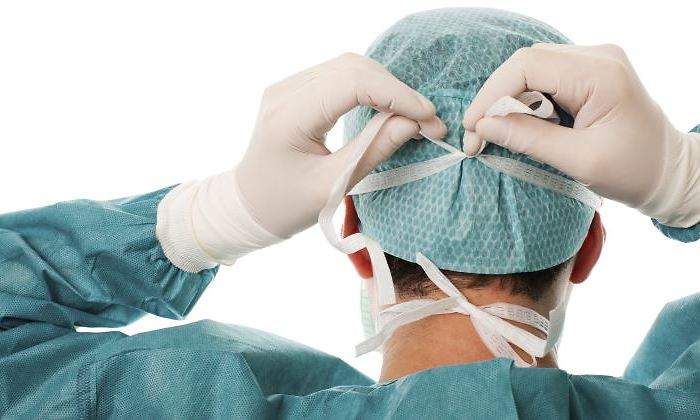 medico-mascarilla-espalda-770-istock.jpg