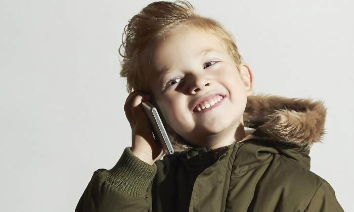 nino-movil-dreamstime.jpg