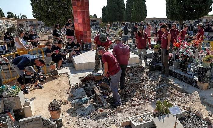 fosa-victimas-franquismo-paterna-efe.jpg